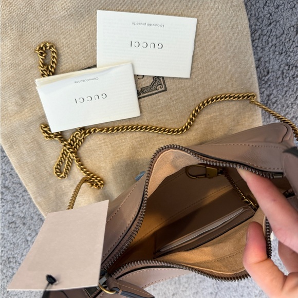 Gucci Beige Shoulder Bag with Gold Chain - Picture 5 of 5